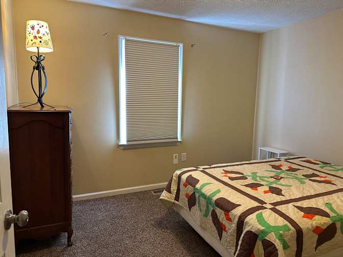 e Everett's room
