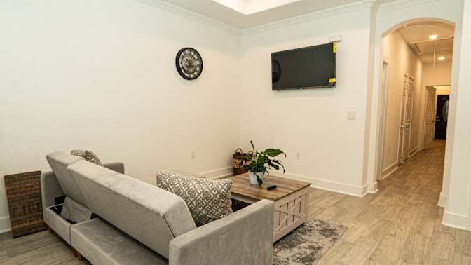 Koaleh Homes's room