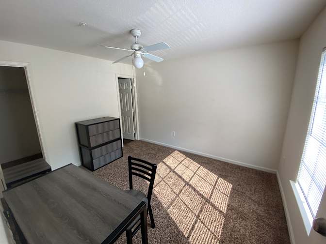 Alcove Rooms's room