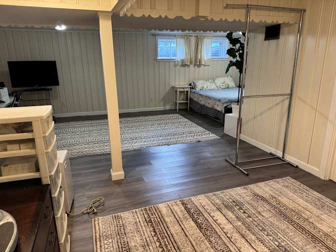 JACKIE HYOUNG's room