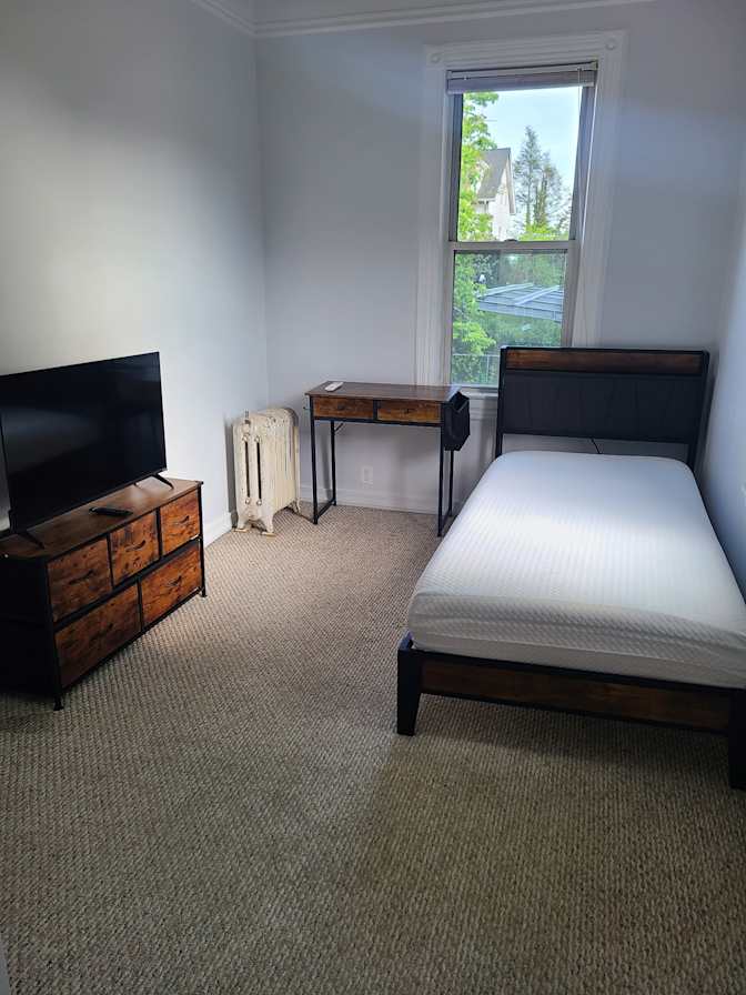 Sklaren's room