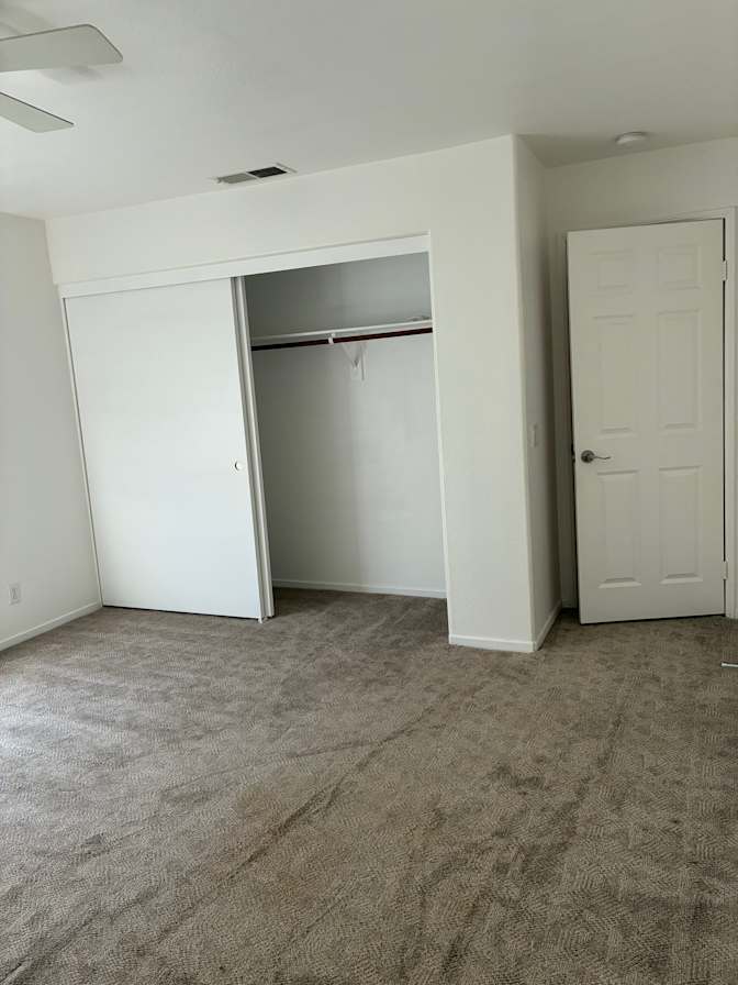 Mauricio's room