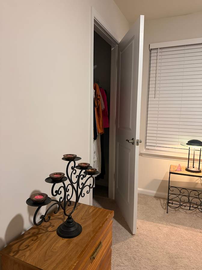 Mona's room