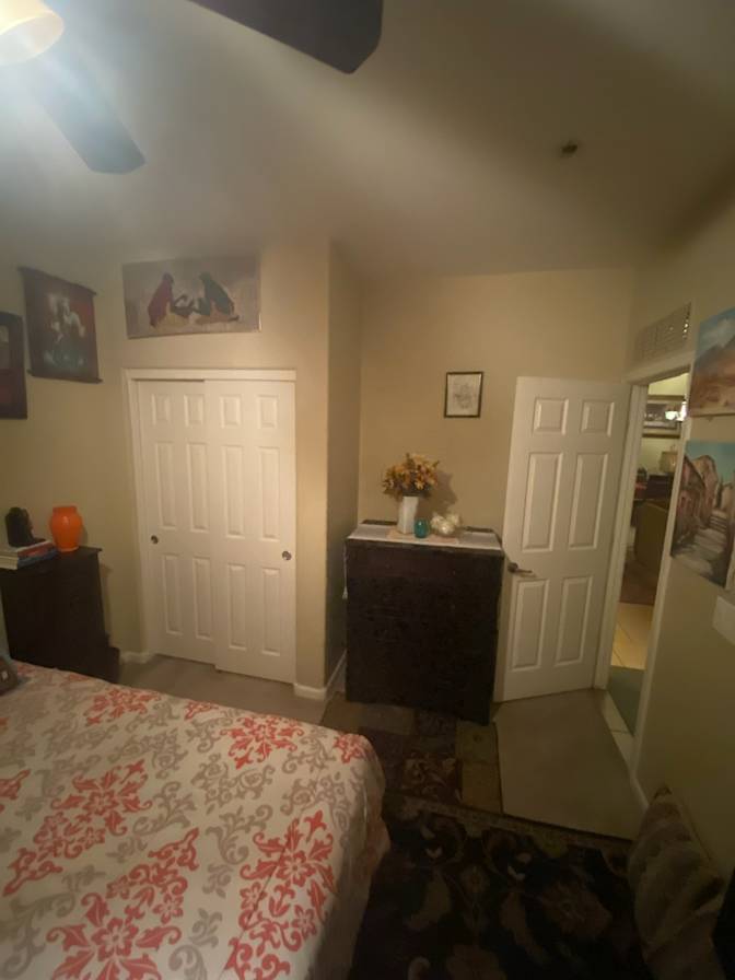 Comfortable Furnished Room's room