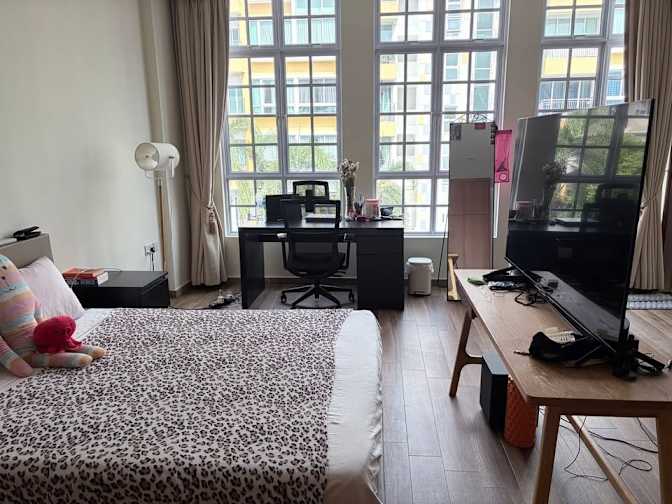 Alexis's room