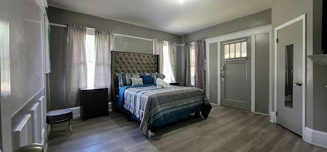 GBU Holdings Group's room