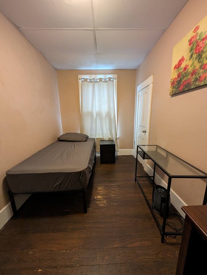 Yllor's room