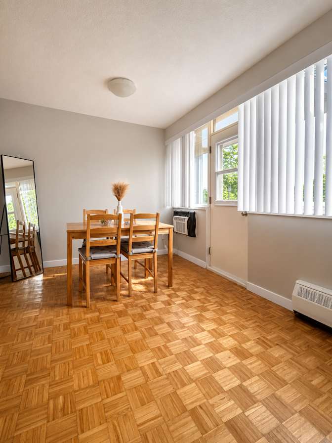 Caroline's room