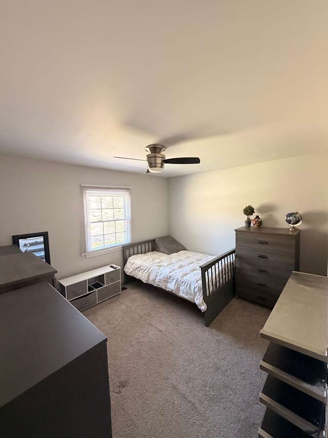 Andres's room