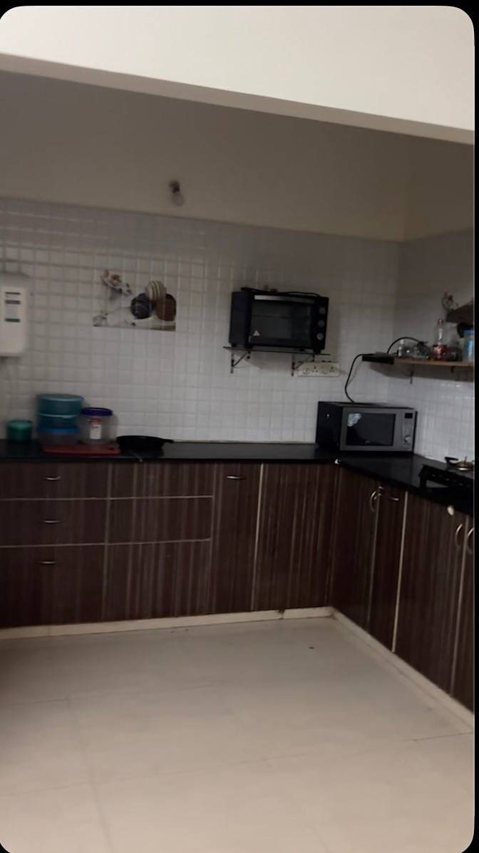 Isha Mandhane's room