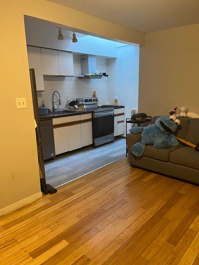 C Y's room