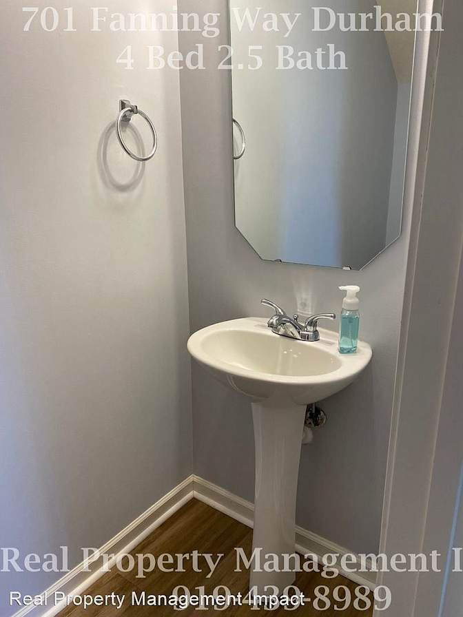 Alcove Rooms's room