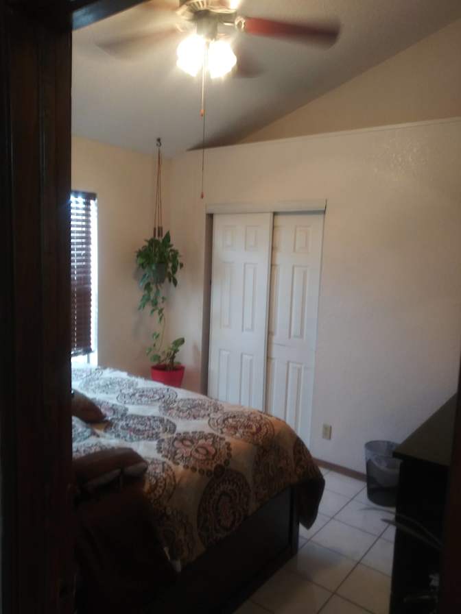 Andres's room