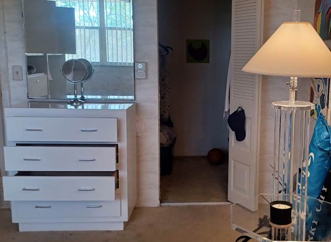 Dee Jones's room