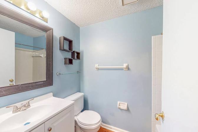 Alcove Rooms's room