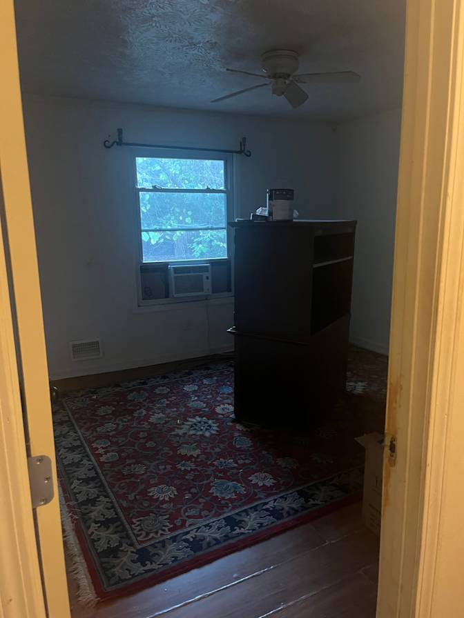 sandy's room