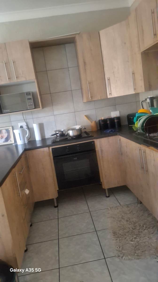 Queen Molefe's room