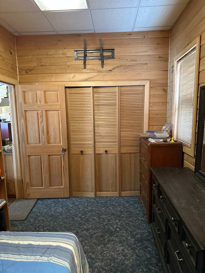 Tom's room