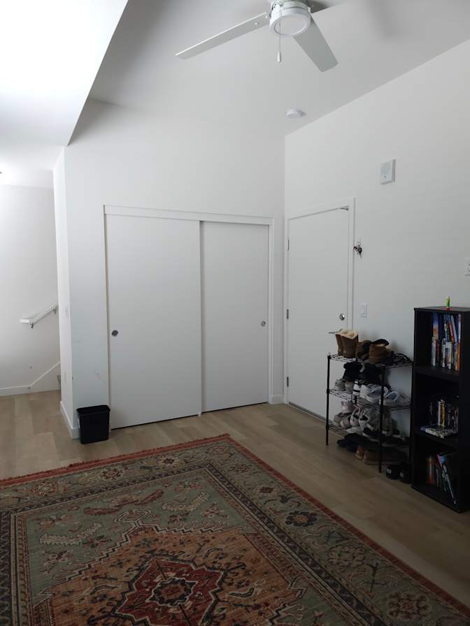 Kaldur'adm Edwards's room