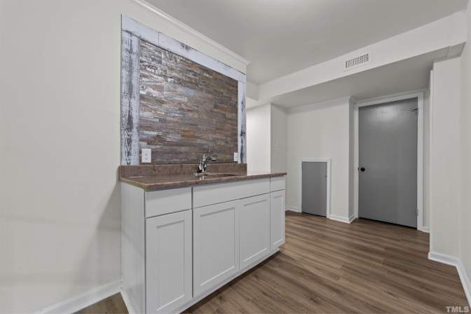 Alcove Rooms's room