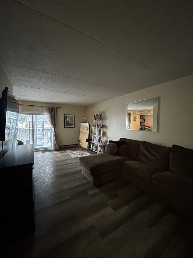 Mercedes's room