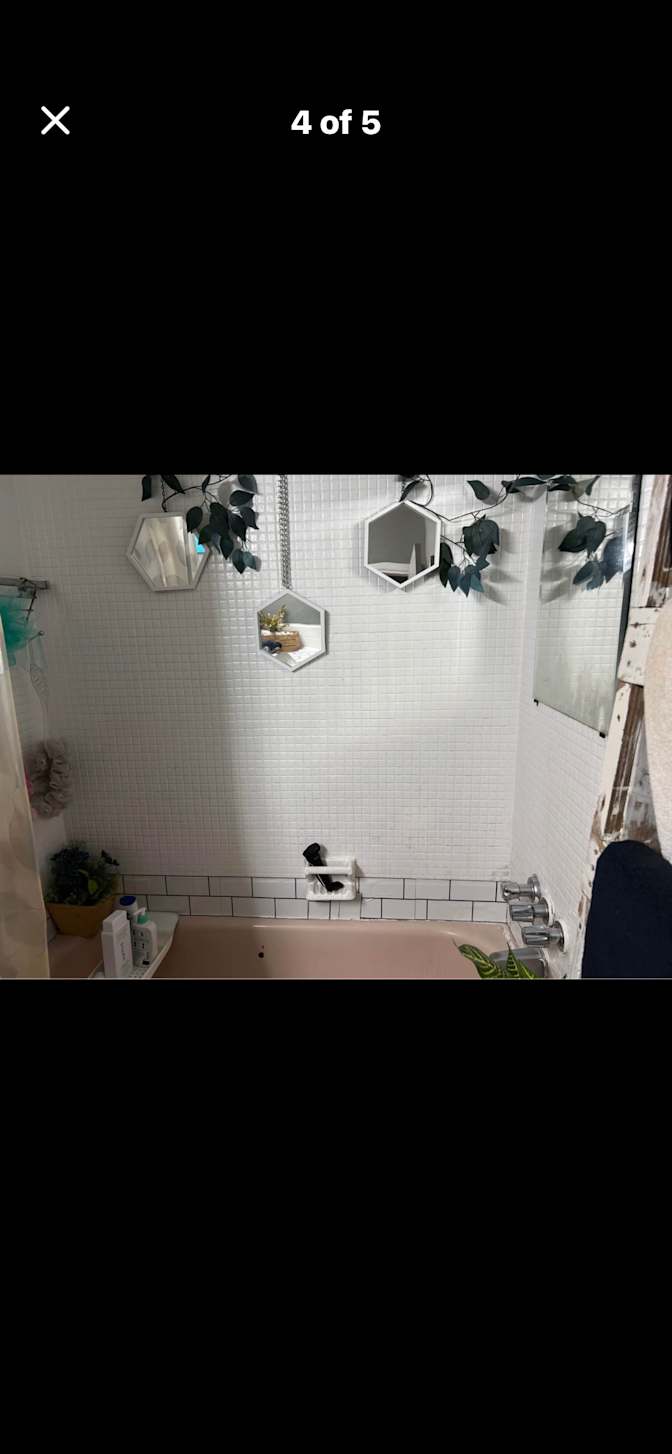Pato's room