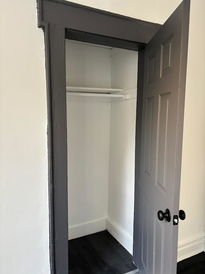 Yentl's room