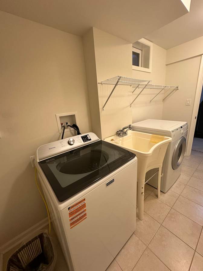 Mahsa Azimi's room