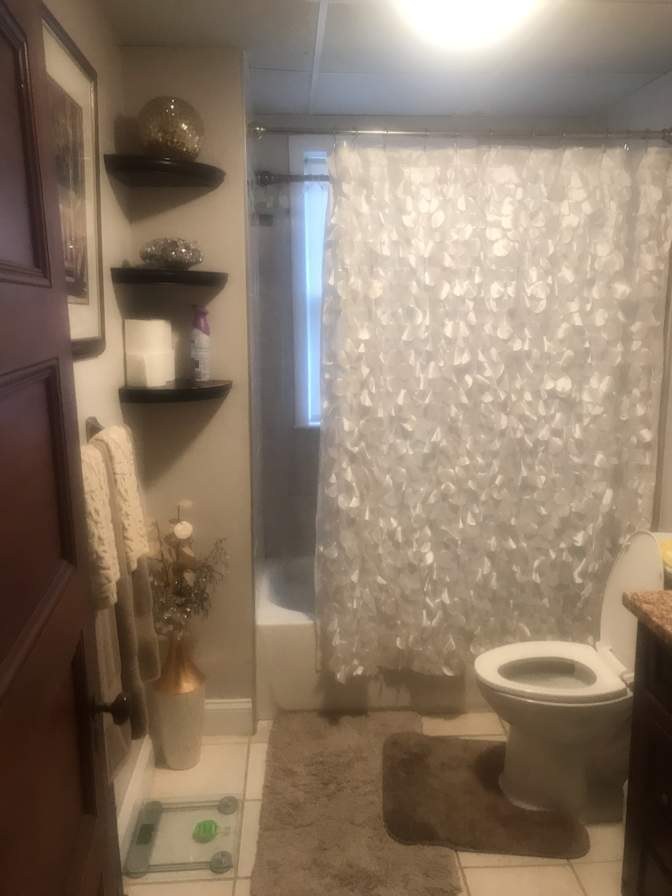 Leslie's room