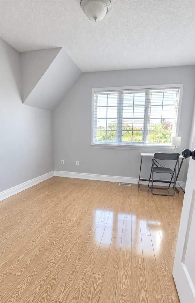 José's room