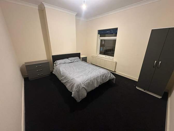 Black Country Homes's room