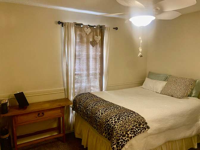 Mariah Del rio's room