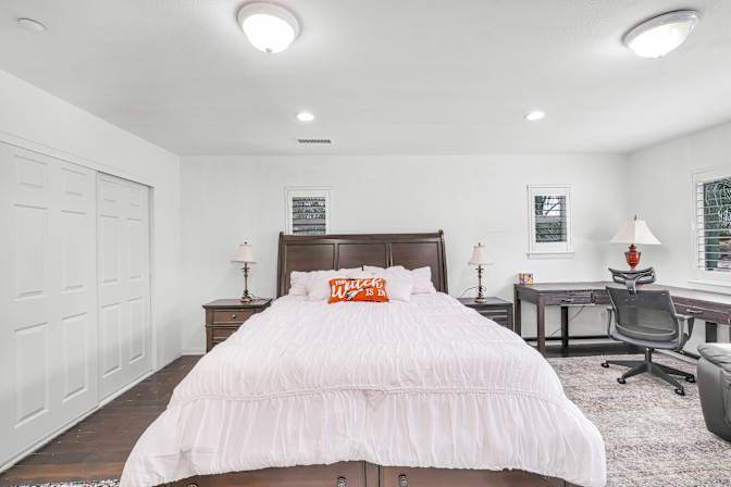 Sandy's room