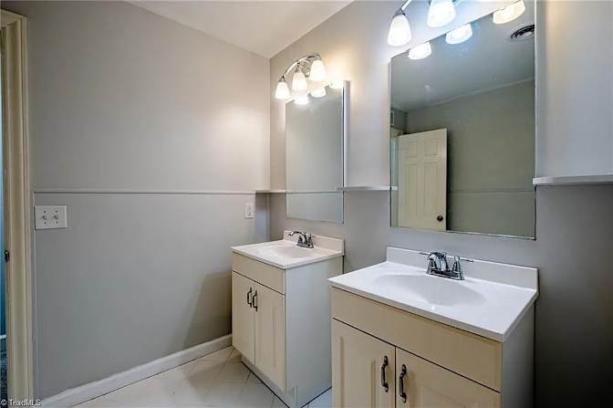 Alcove Rooms's room