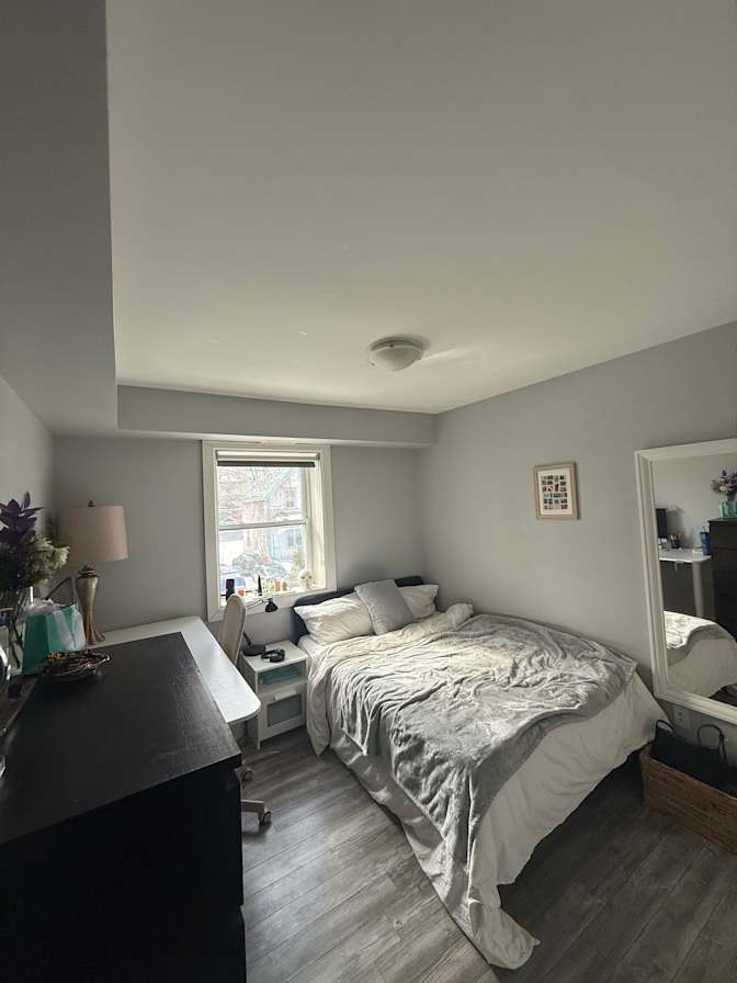 siya bhardwaj's room