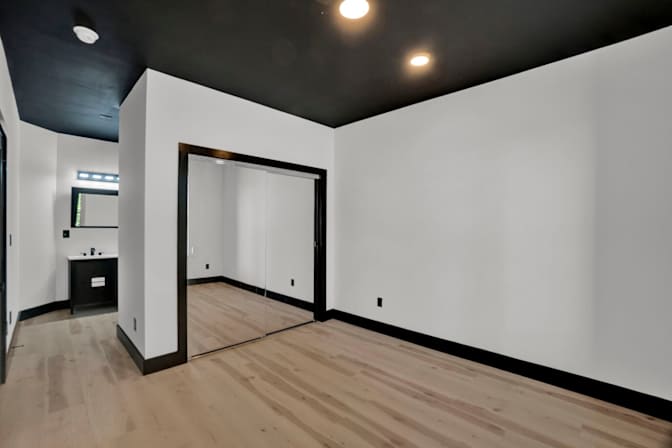 Alcove Rooms's room