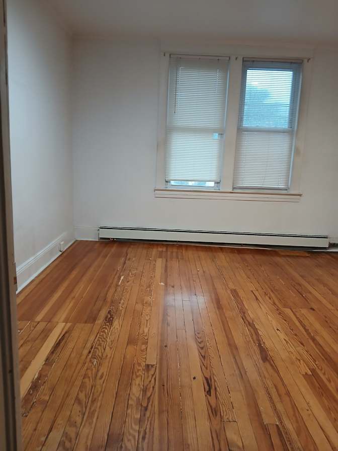 Leslie's room