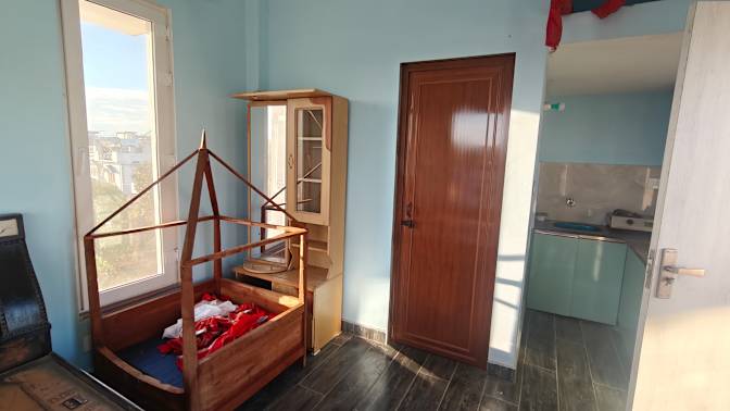 amit's room