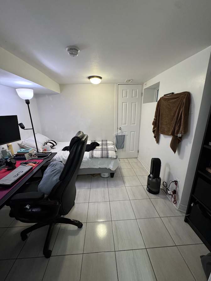 Yan's room