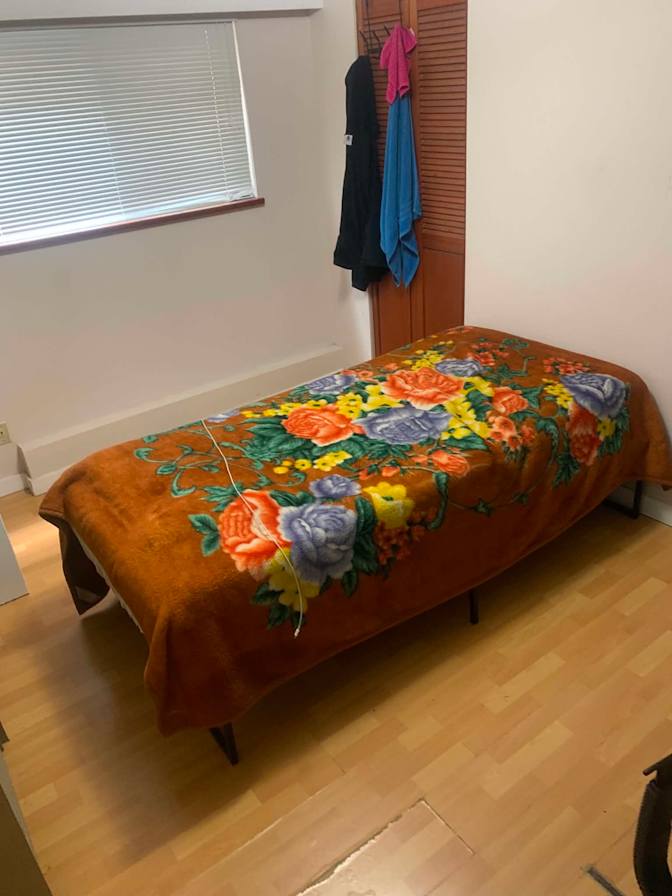 Ilies Fkari's room