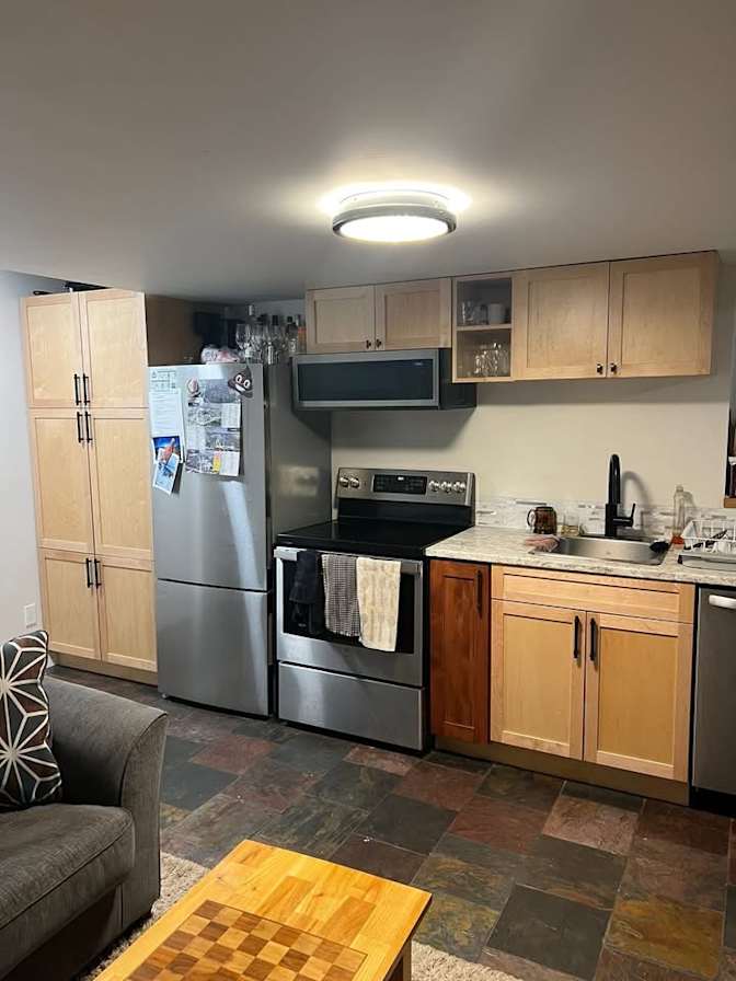 Lakefront Living's room