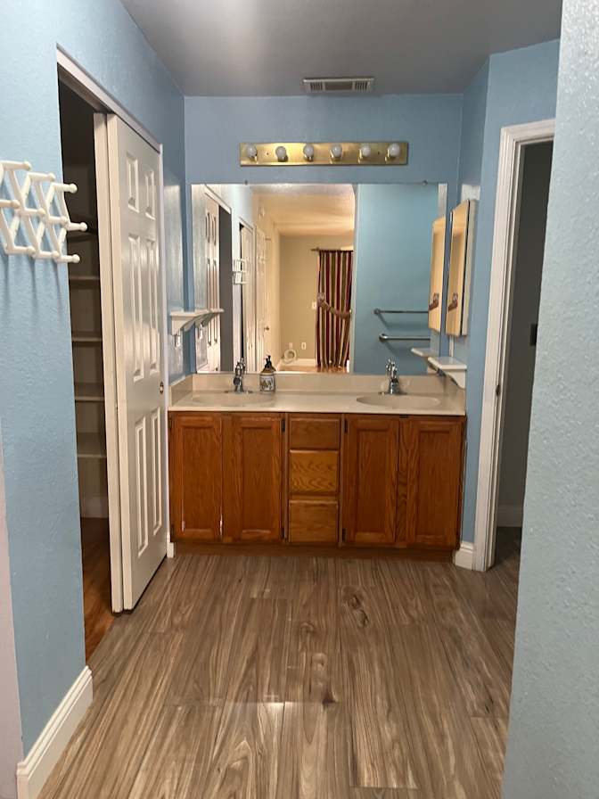 Enrique's room