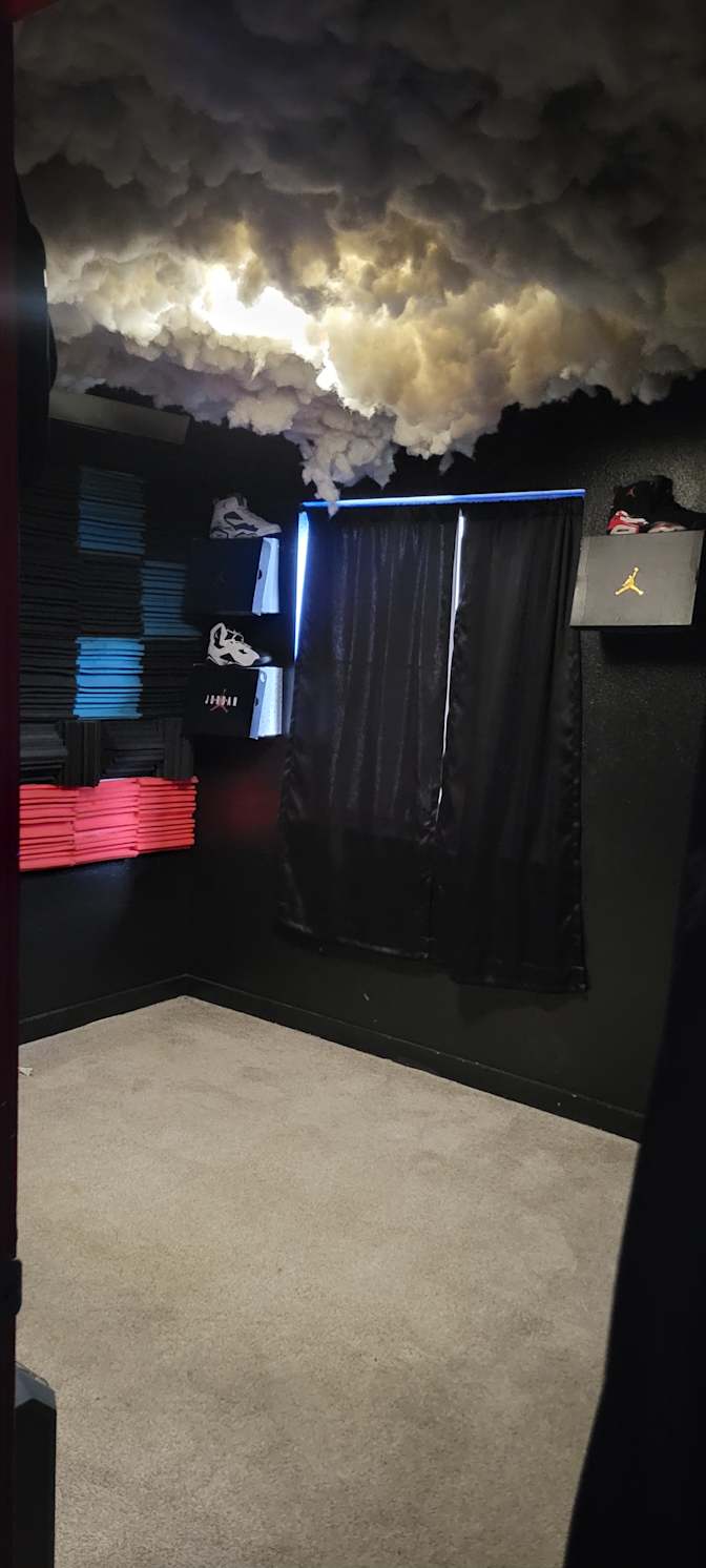 Mrhuga's room