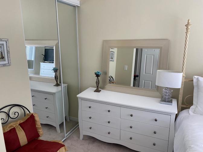 Dee's room