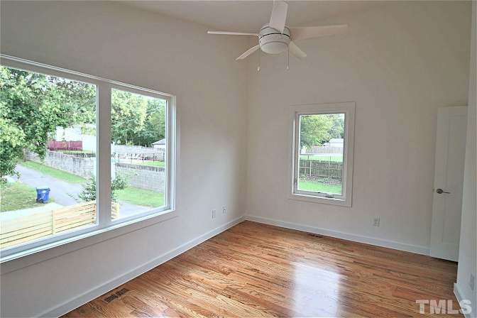 Alcove Rooms's room