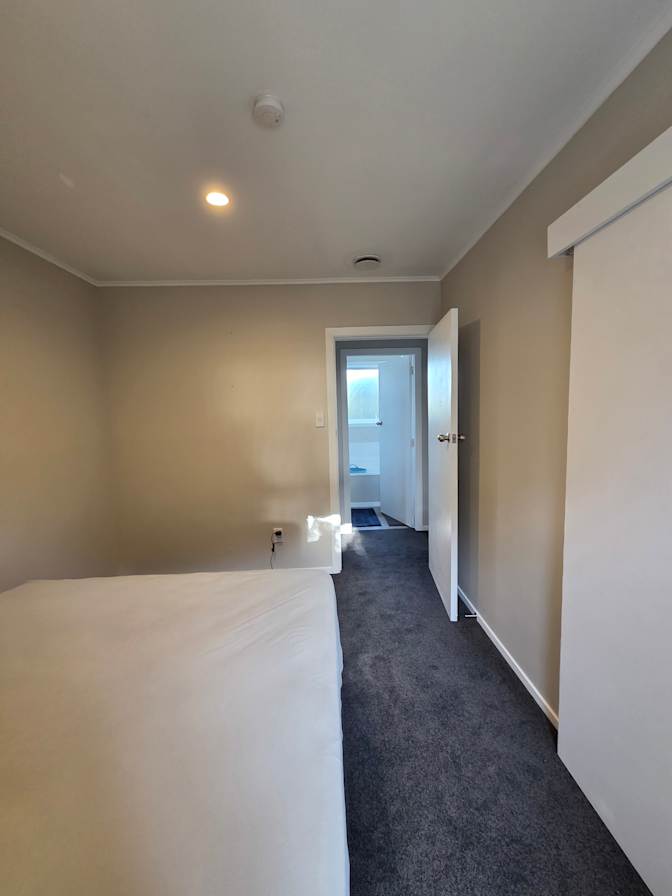 Shaleshni's room