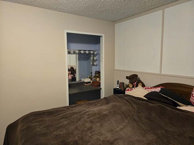 CHRISY's room