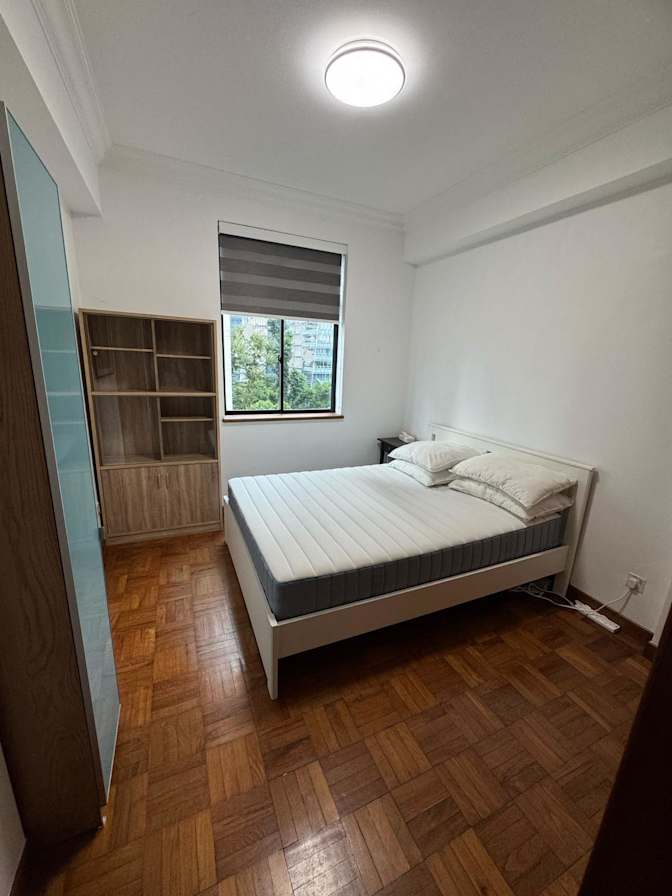 Gil M's room