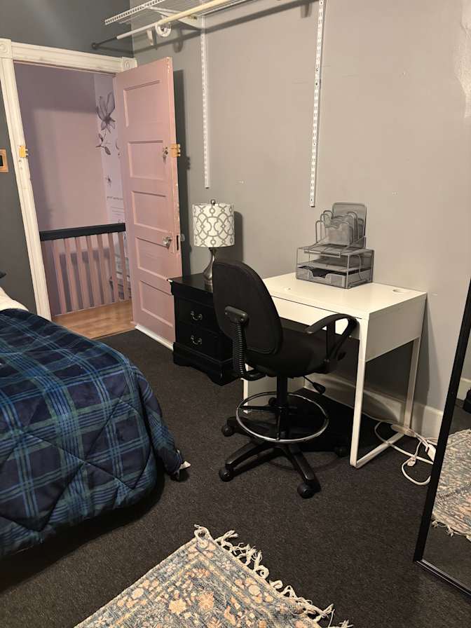 dee's room