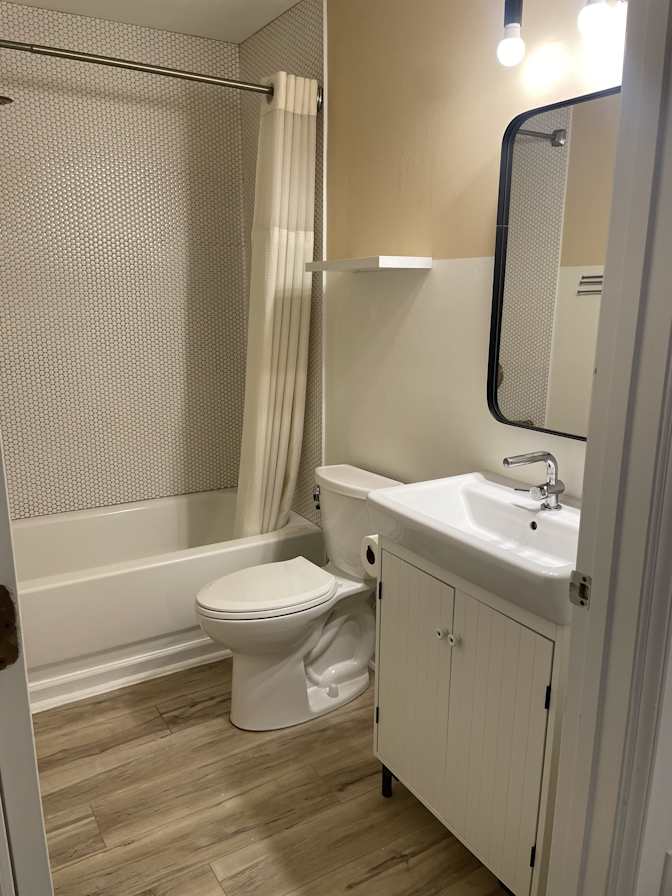 Alcove Rooms's room